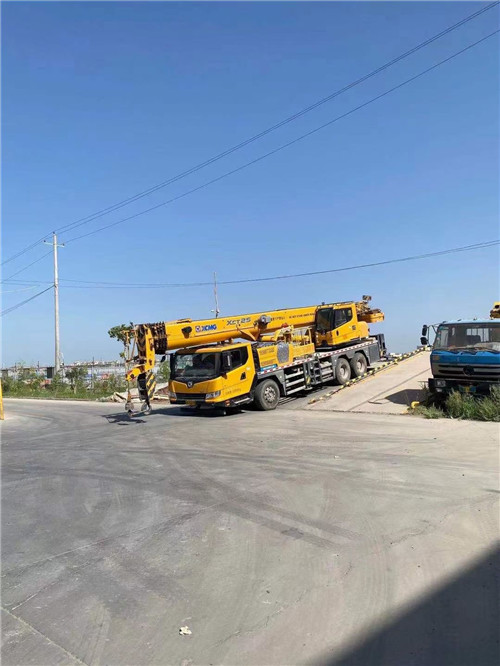 卫东区吊车作业时，可能会产生哪些额外收费项目？