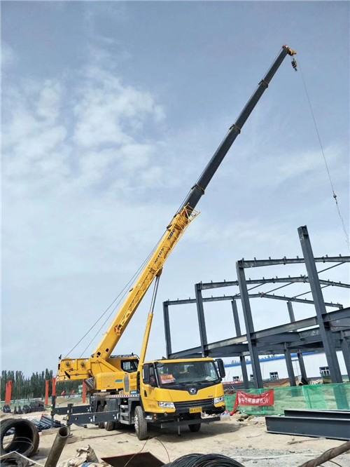 卫东区超高层建筑钢结构吊装案例